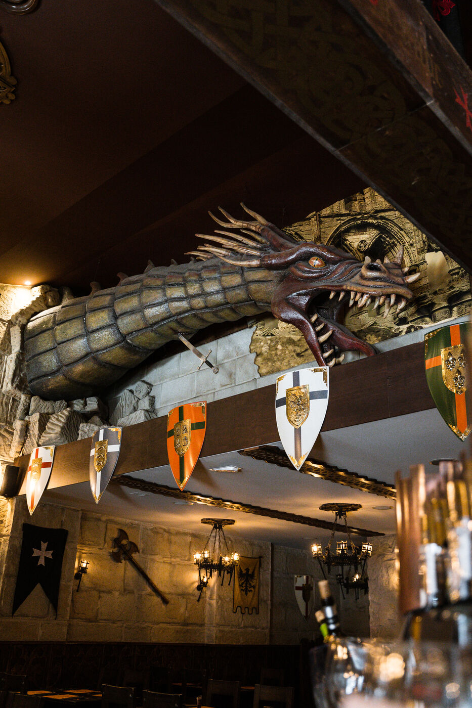 Escultura de drac, Taverna Excálibur