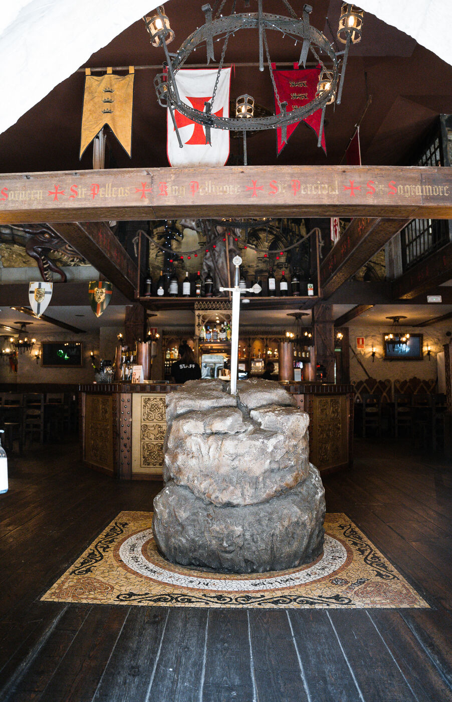 L'espasa clavada a la pedra, Taverna Excálibur